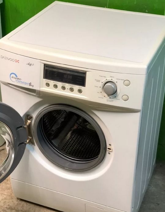 Поломанная стиральная машина Daewoo